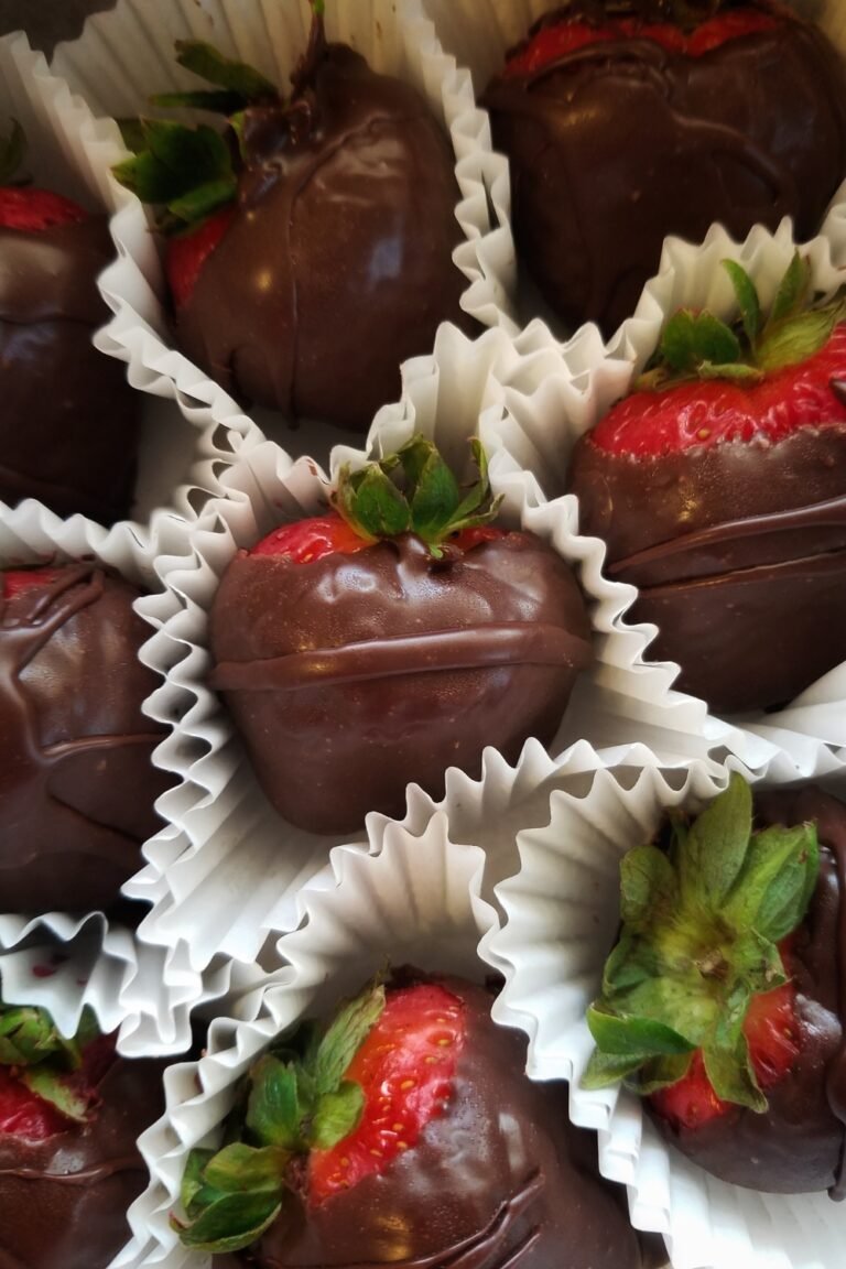 2-Ingredient Chocolate-Covered Strawberries
